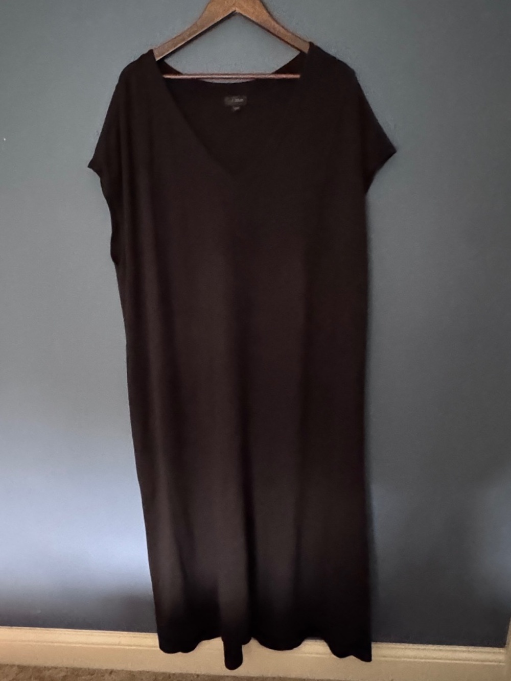 J.JILL WEAREVER BLACK V NECK DRESS IN EUC